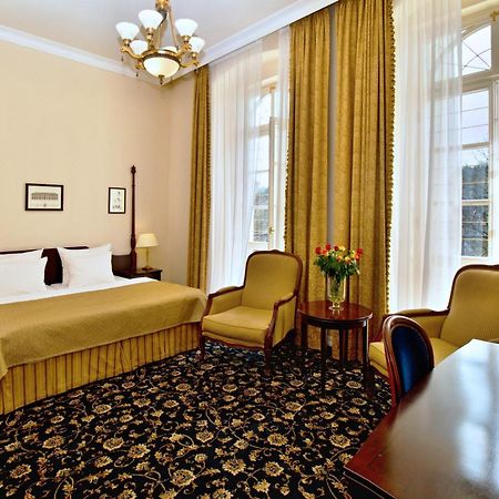 Gourmet Hotel Villa Patriot Марианске-Лазне Экстерьер фото