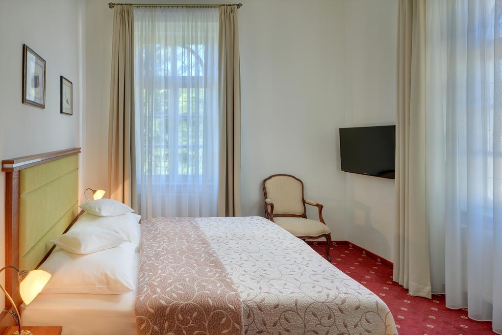 Gourmet Hotel Villa Patriot Марианске-Лазне Экстерьер фото